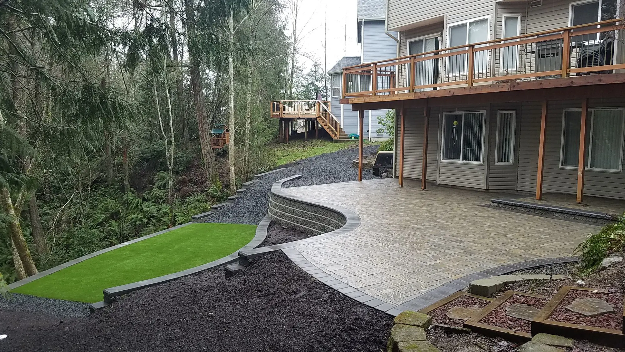 Retaining walls built for Pacific Northwest landscapes with Hedahl Landscape, Deck & Patio